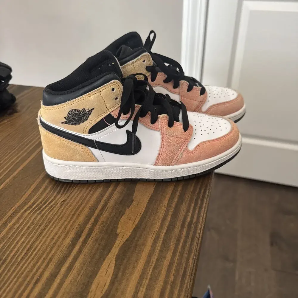 Jordan 1 mid SE Flight Club Grade School 3.5Y
